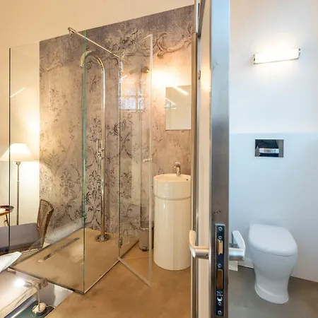 Loft 19 Bed & Breakfast 4*